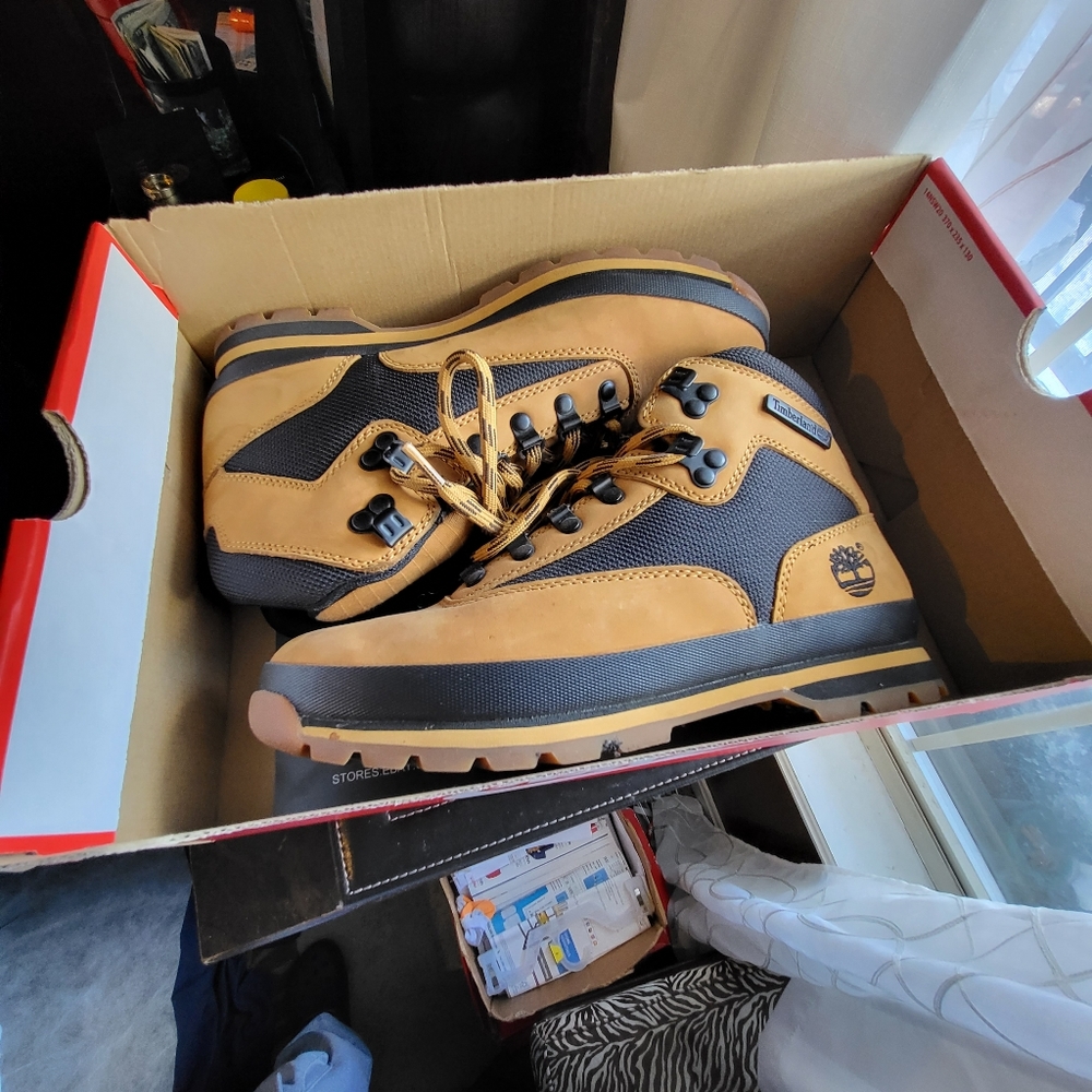 Timberland Buckskin Hiking Boots Size 9